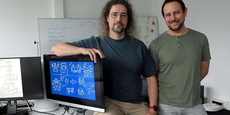32245197-marc-schroetel-und-ben-buckton-im-buero-von-sanid-2yhqQHgFLXfe