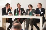 Moderator Dr. Mathias Alexander im Gespräch mit Wolfram Koch, Julia Dench und Dr. Thorsten Henkel