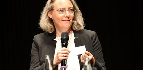 Susanne Crezelius, LandesEnergieAgentur (LEA), informierte über Initiativen und Beratungsmöglichkeiten des Landes Hessen.